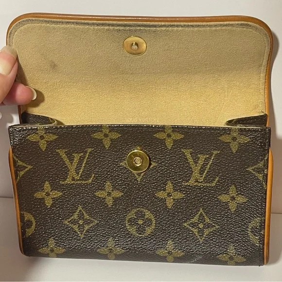Louis Vuitton Monogramed Belt Bag 💎 AUTHENTICATED 💎 Belly Bag Serial FL0013 - Picture 11 of 17